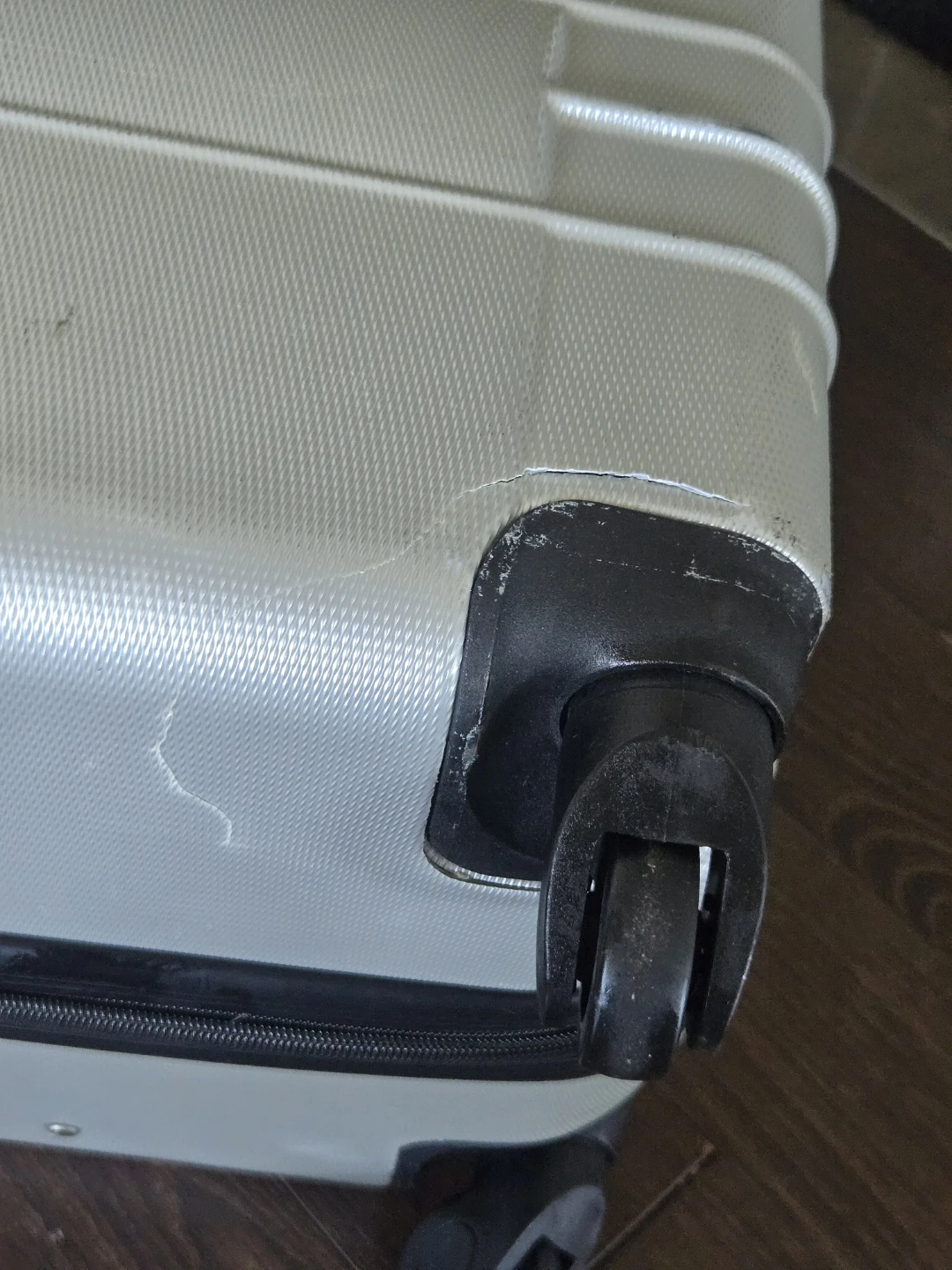 CHX Hardshell Expandable Check-In Luggage - photo 5