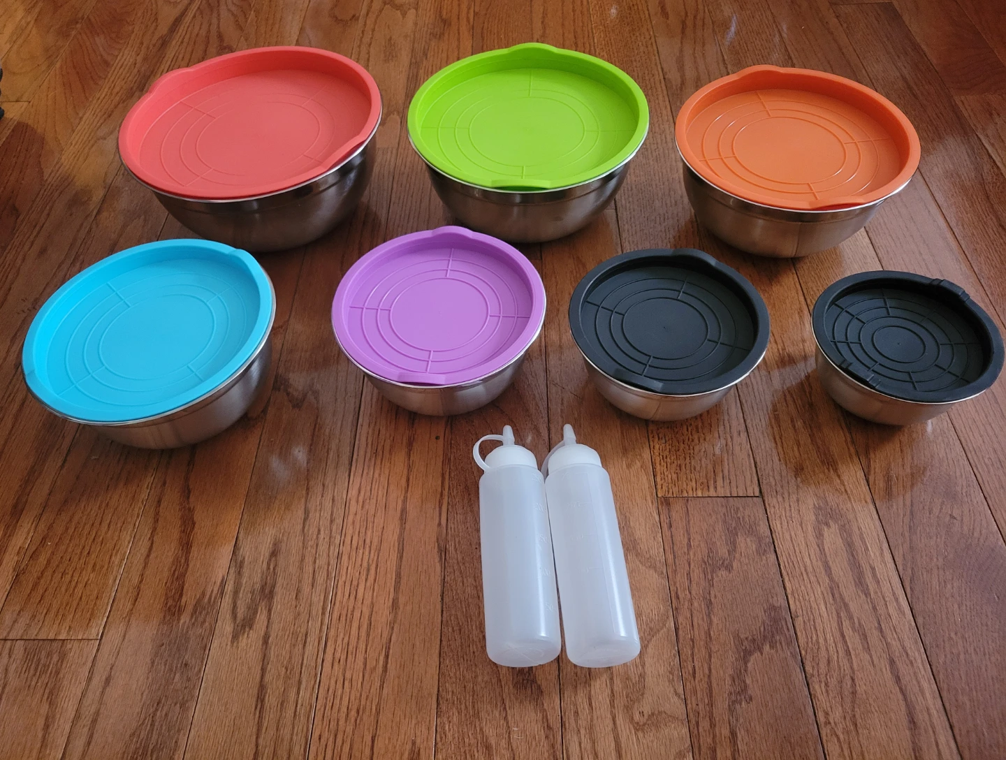 7 SS Bowls with Lids + 2 plastic bottles for oil. New! - photo 2