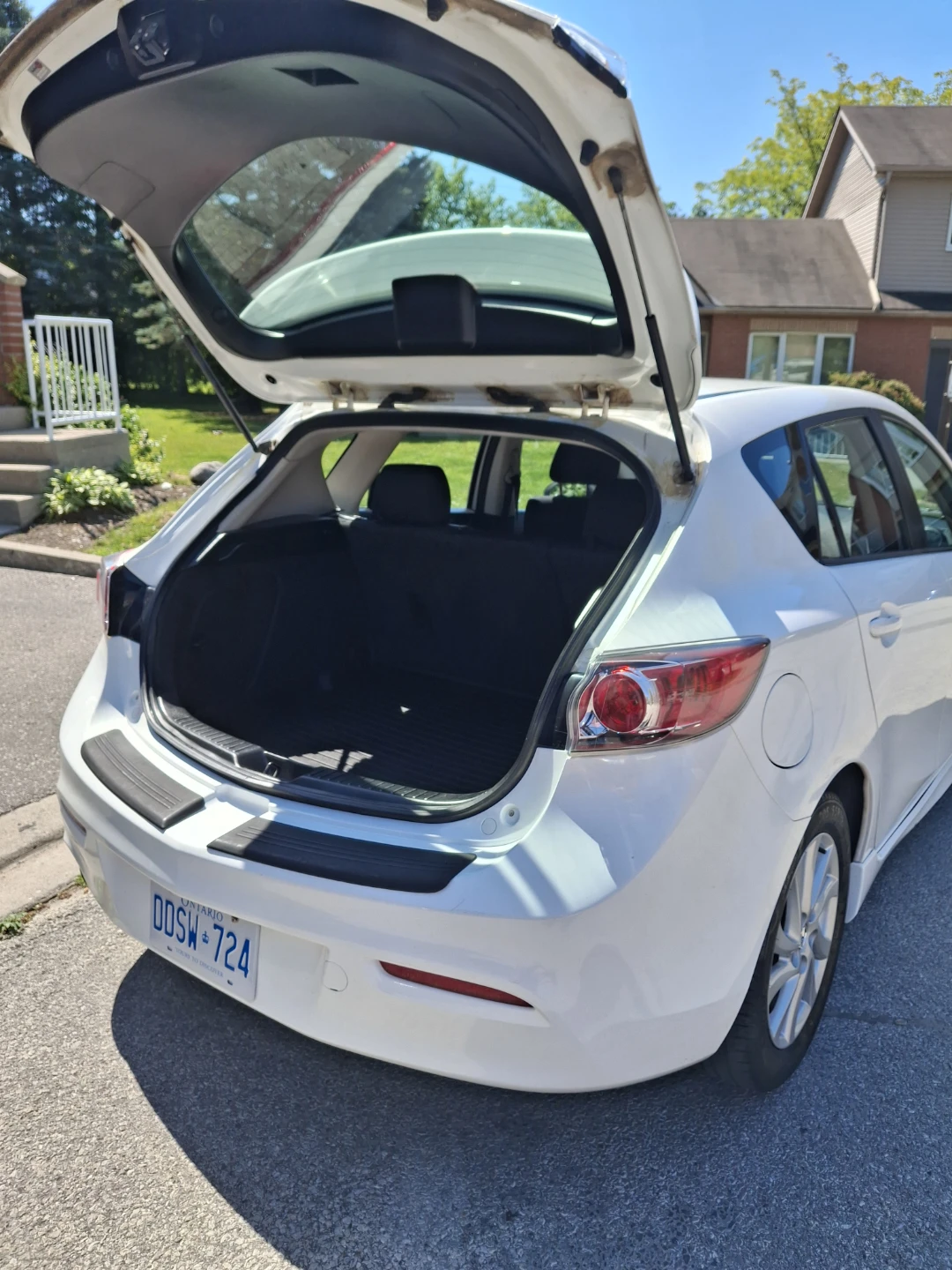 White Mazda 3 Hatchback - photo 3