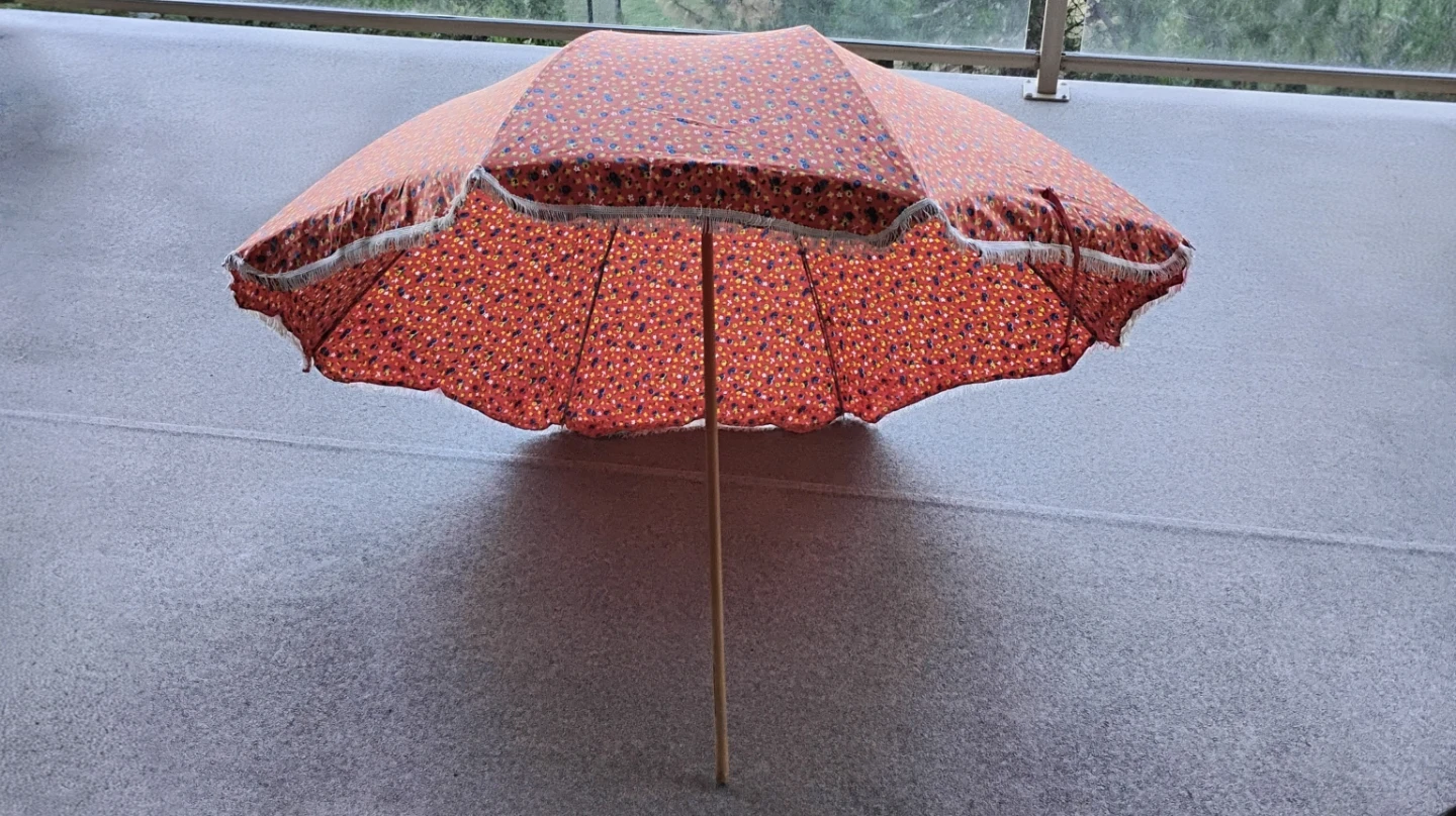⚽ Vintage Sun Umbrella