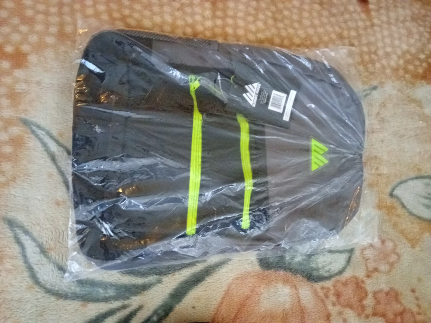 3 person Dome tent, sleeping bag, Tarp and backpack - photo 3