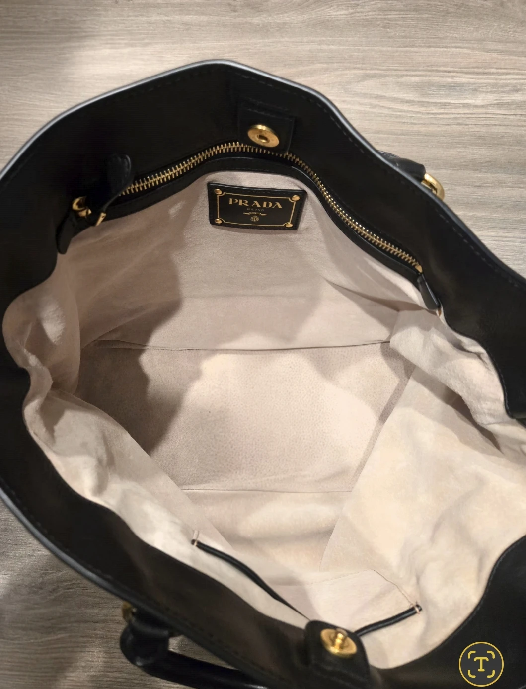 Authentic Prada Soft Calf Leather Tote Bag (BN1902) - photo 3