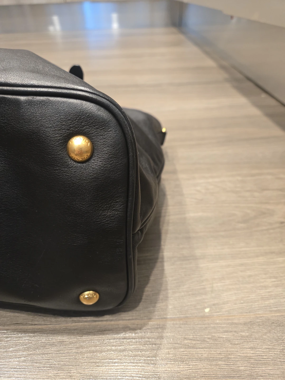 Authentic Prada Soft Calf Leather Tote Bag (BN1902) - photo 5