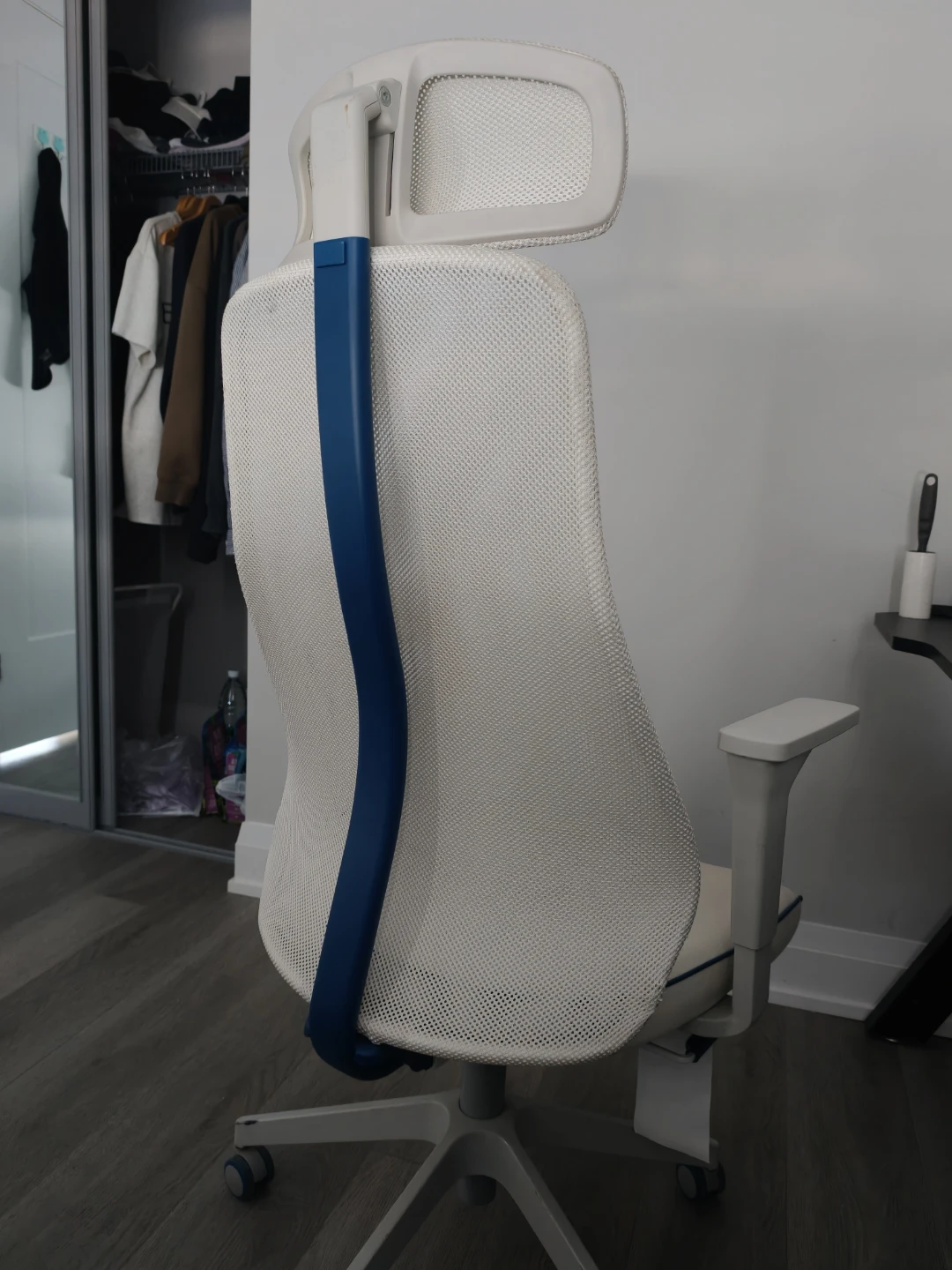 White Ergonomic Office Chair - photo 3