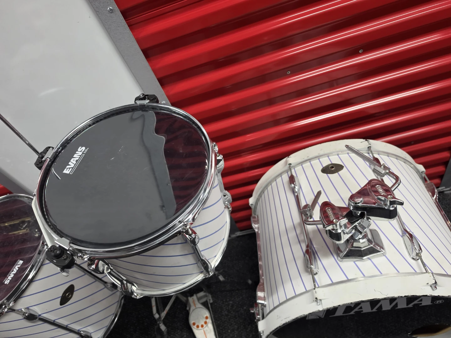 Tama Drum Set - White with Blue Stripes - photo 4