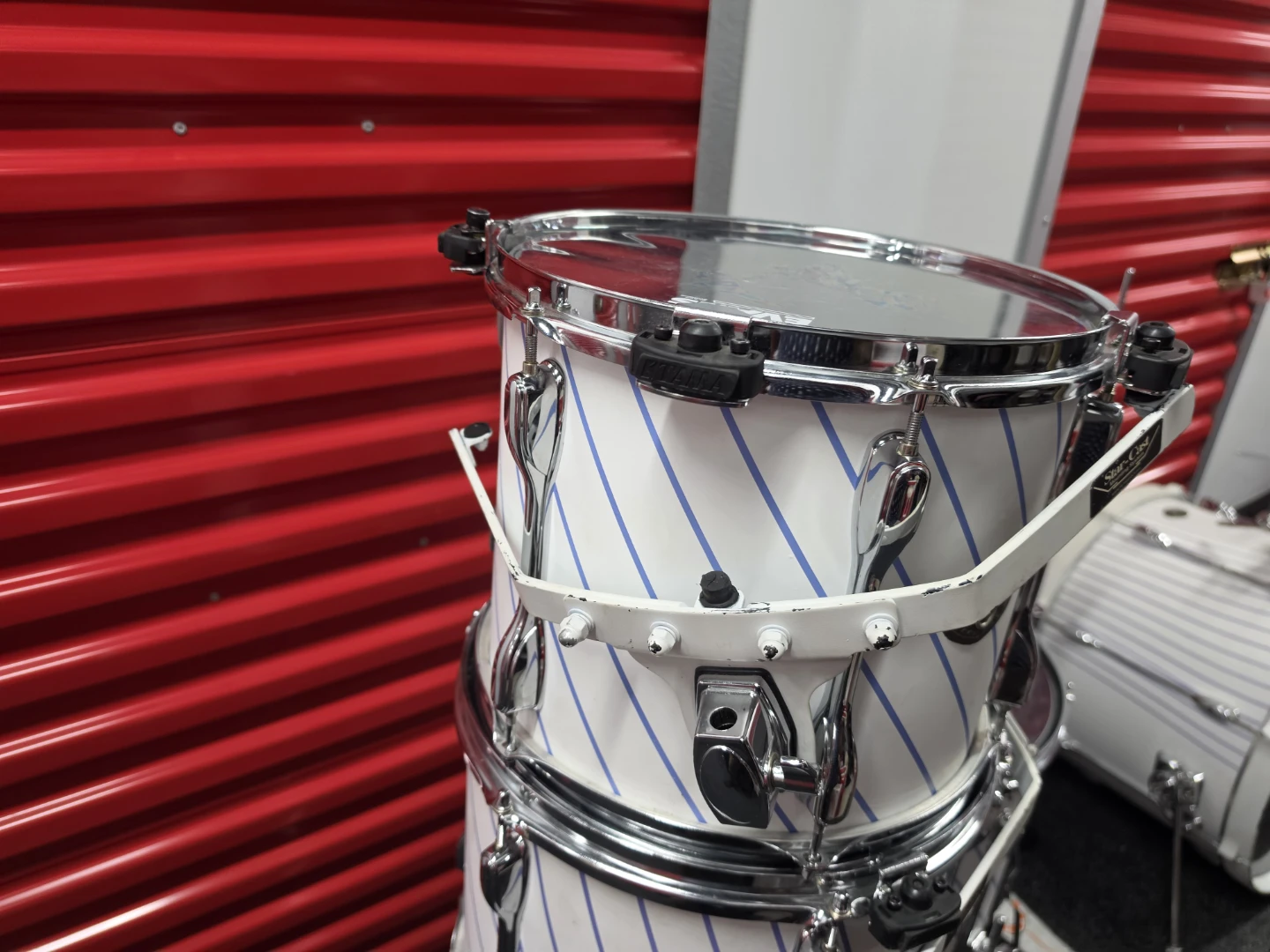 Tama Drum Set - White with Blue Stripes - photo 5