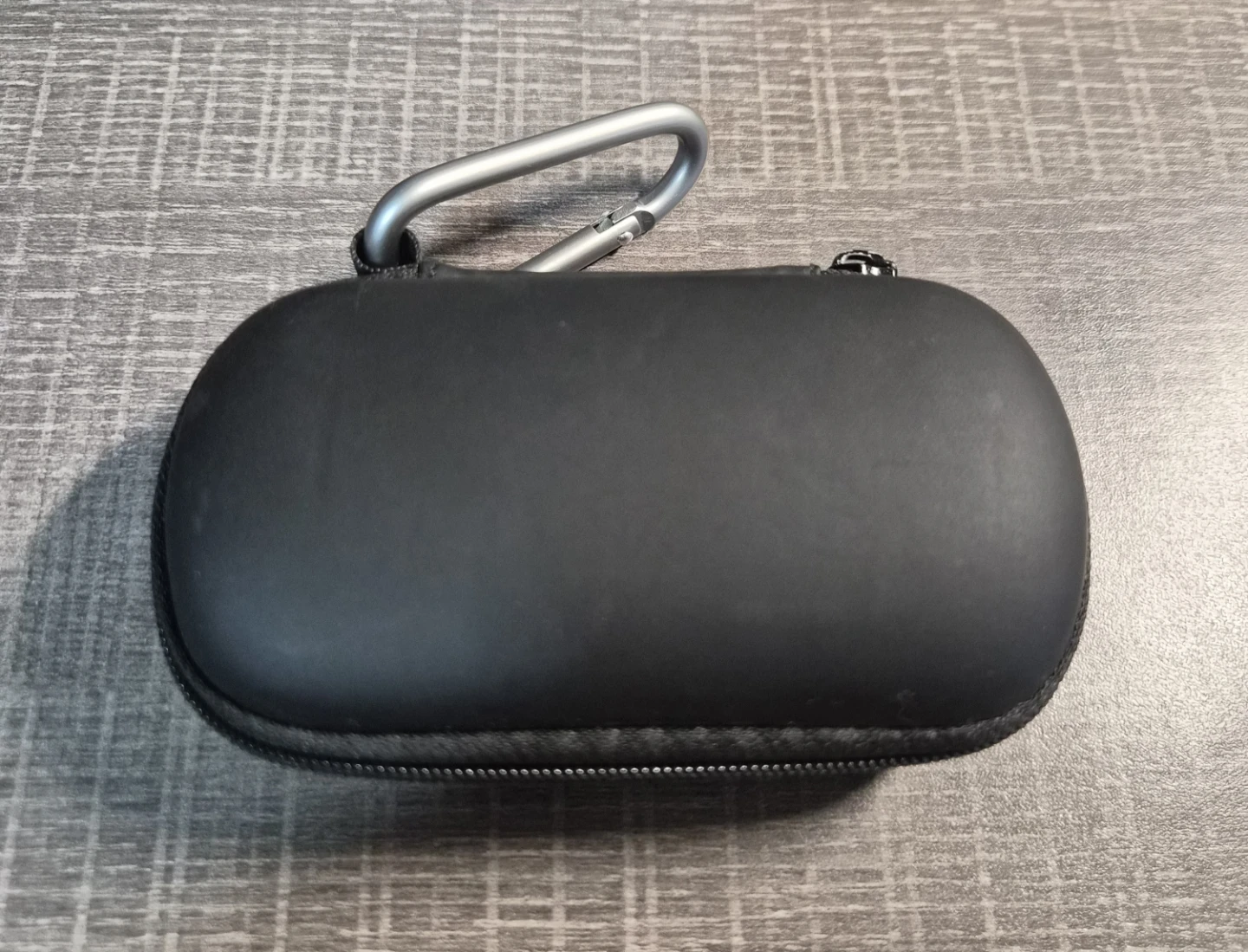 Earphone Black Hard Case with Carabiner
