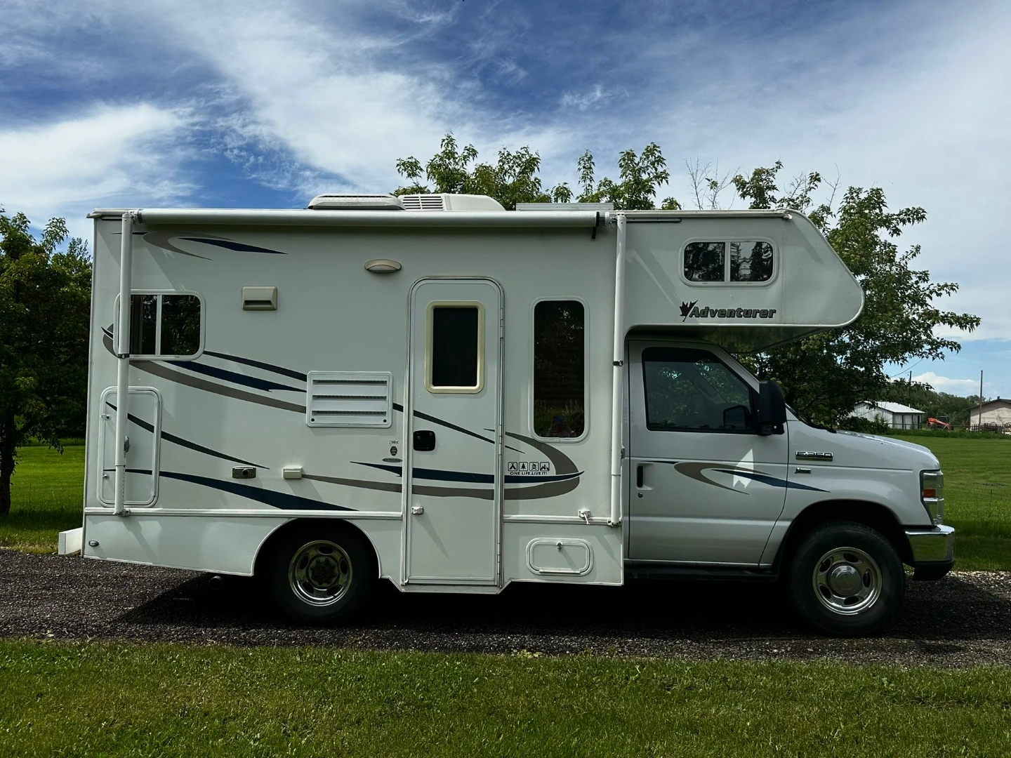 Adventurer Motorhome Class C - photo 2