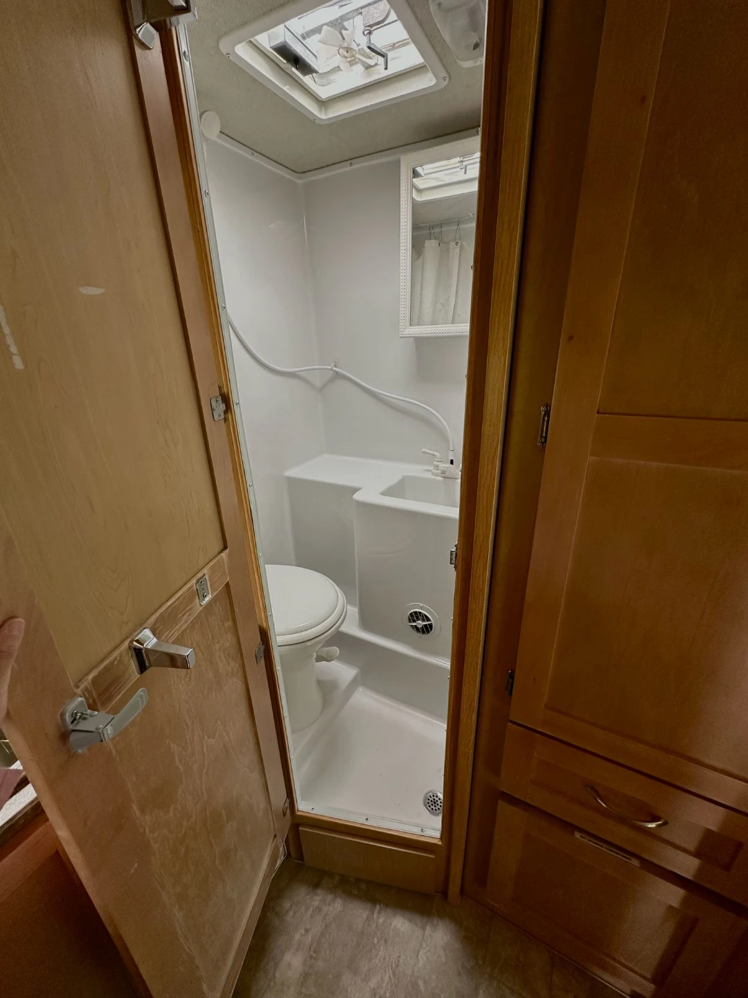 Adventurer Motorhome Class C - photo 3