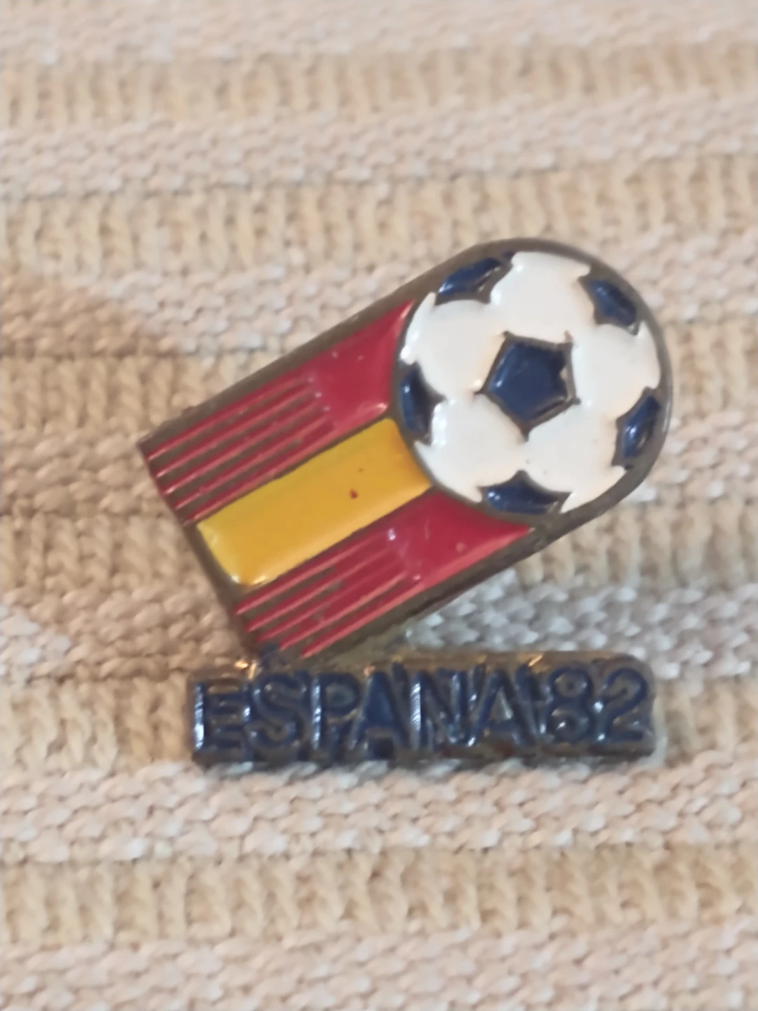 Amazing Espana 82 Spain World Cup Soccer Pin - photo 3