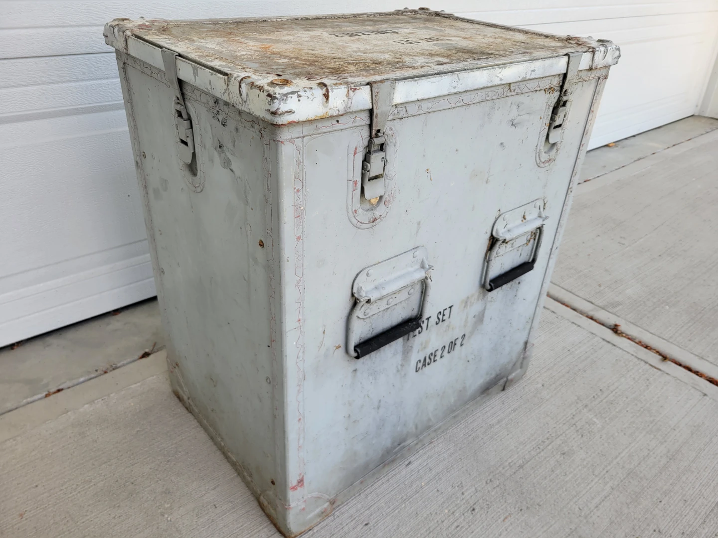 Vintage Military Aluminum Storage Trunk / Test Set Case. - photo 2
