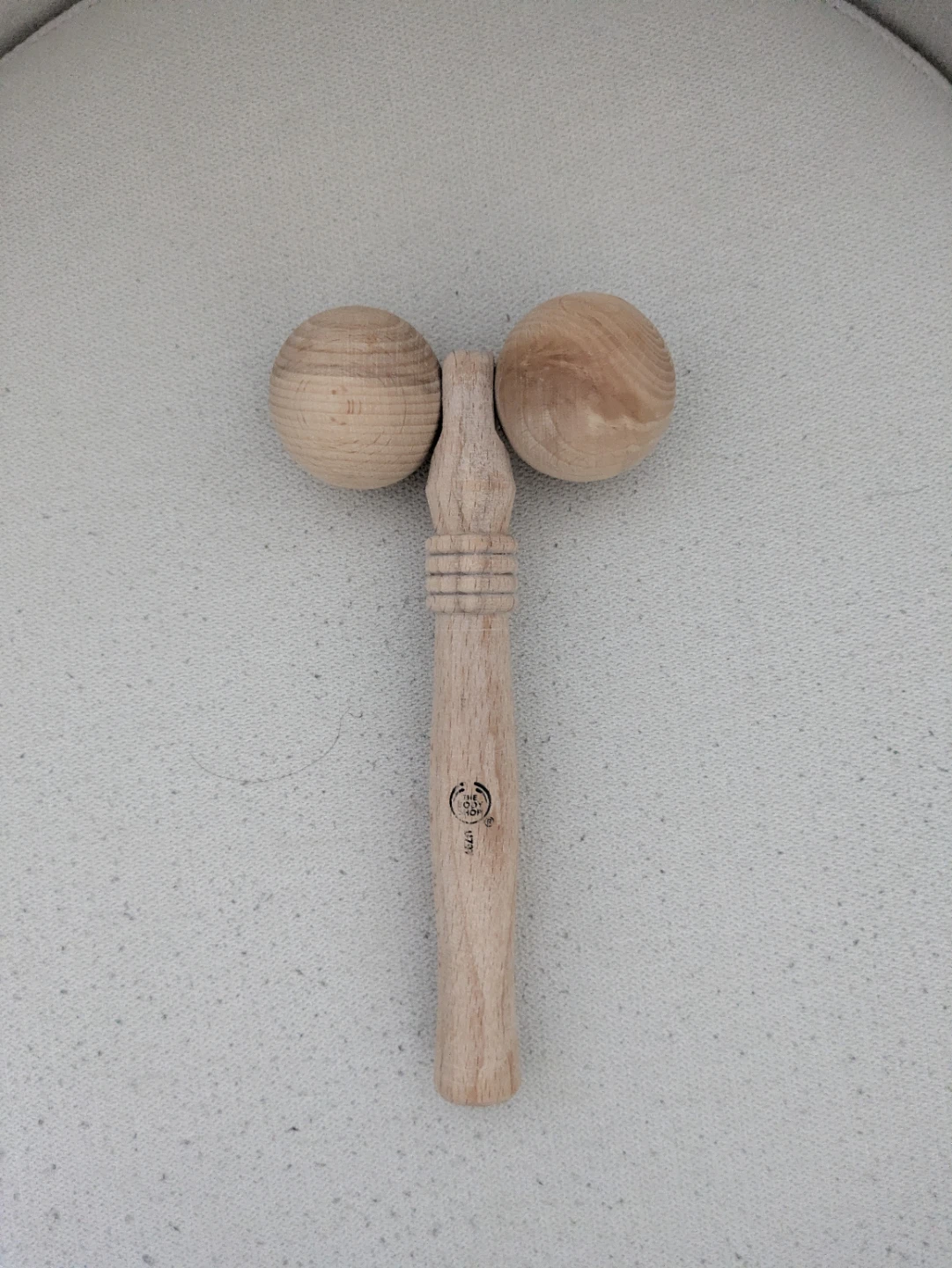 ⚽ The Body Shop Wooden Face Massager Roller