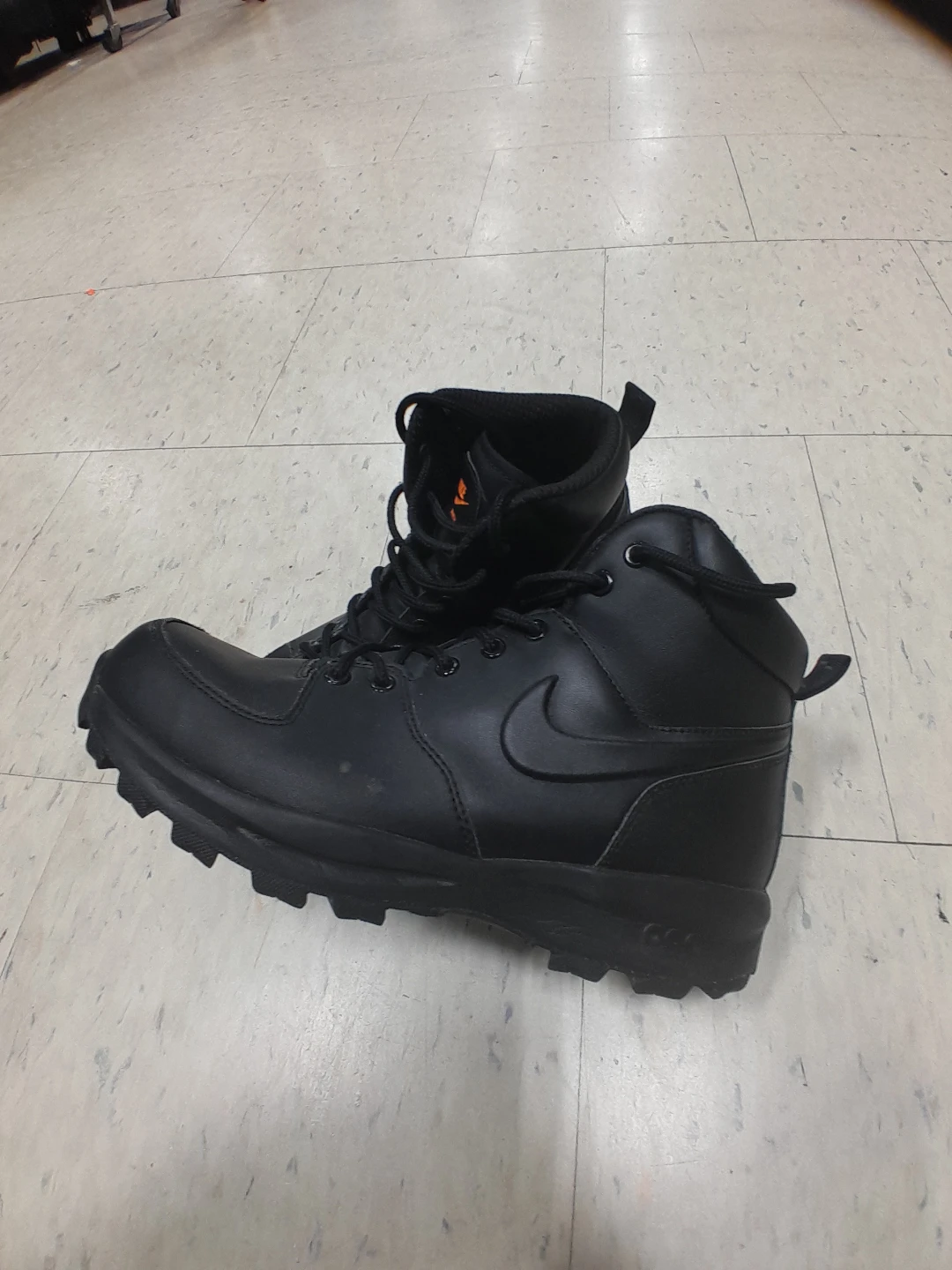 Nike Black Mid-Top Boots Men's Size 8 - photo 4