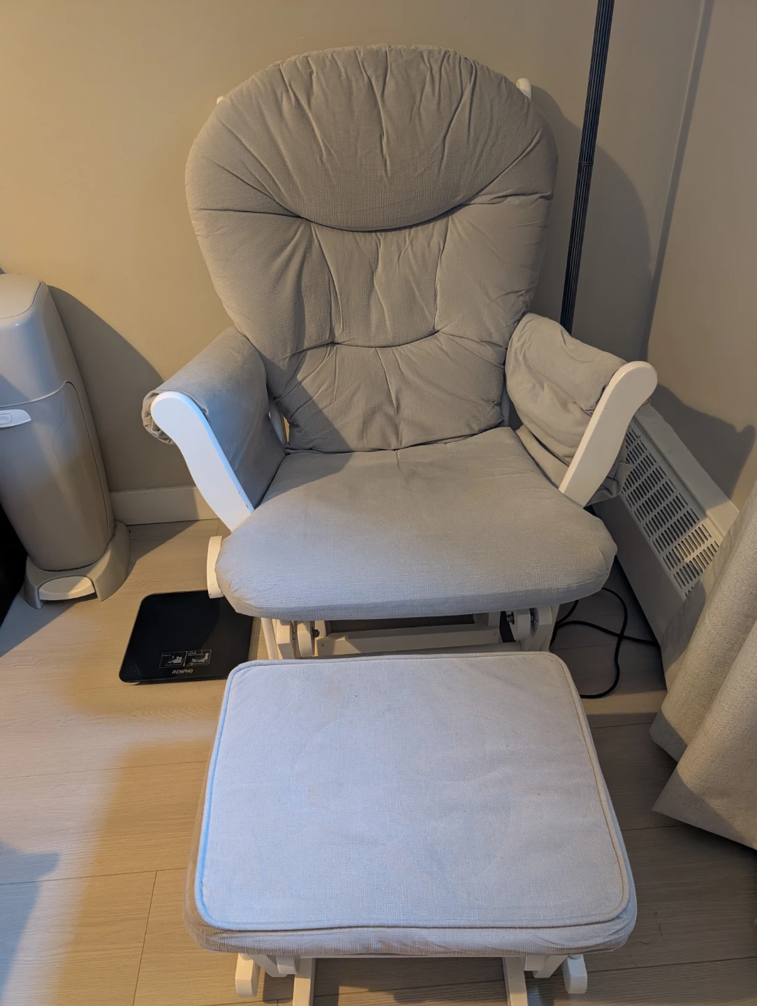Glider/nursing chair