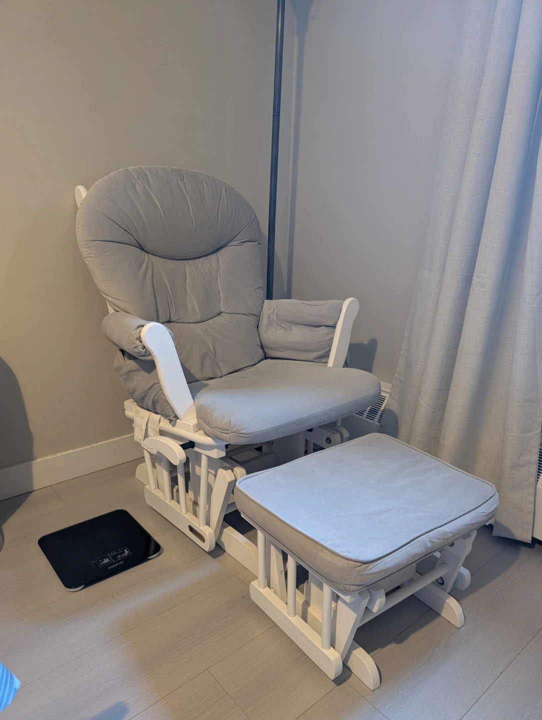 Glider/nursing chair - photo 2