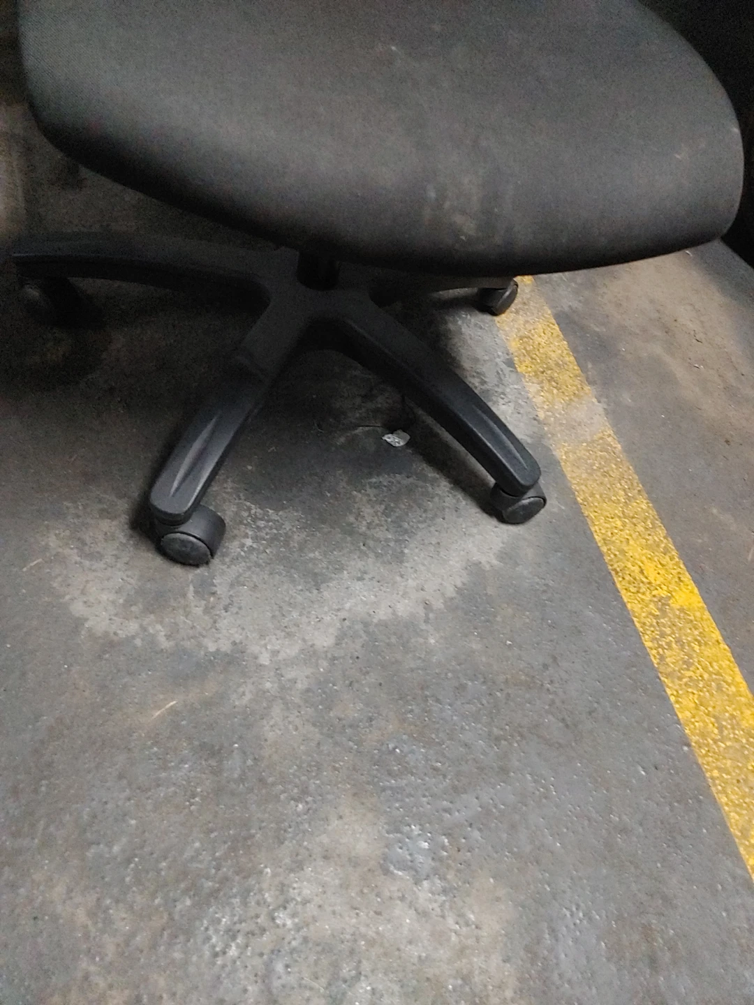 Black Office Chair - photo 2