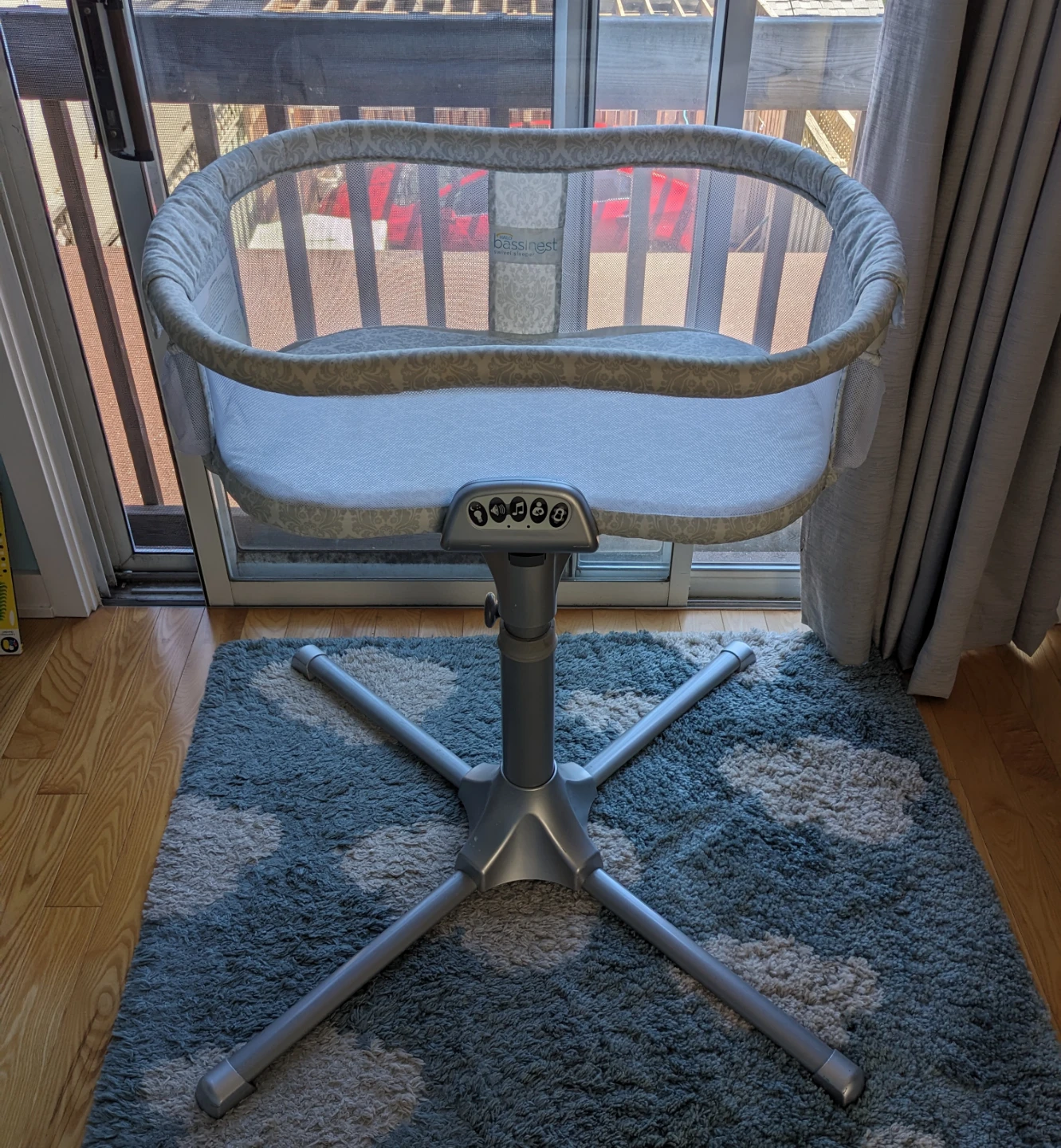 Halo bassinet
