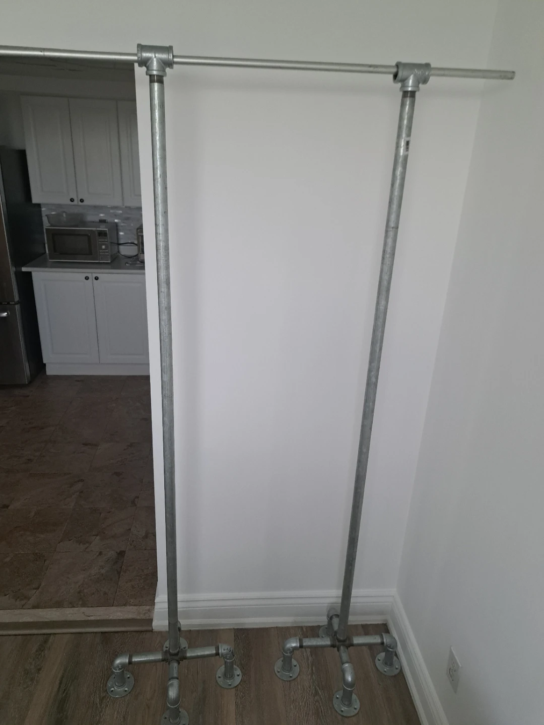Industrial Pipe Clothing Rack.I'm selling it because I'm moving. - photo 4