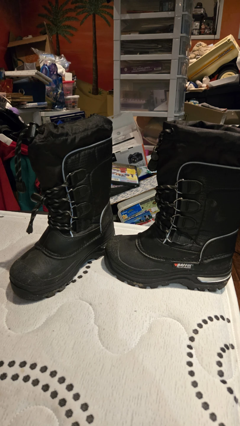 Baffin Polar Proven Snow Boots Size 12 kids