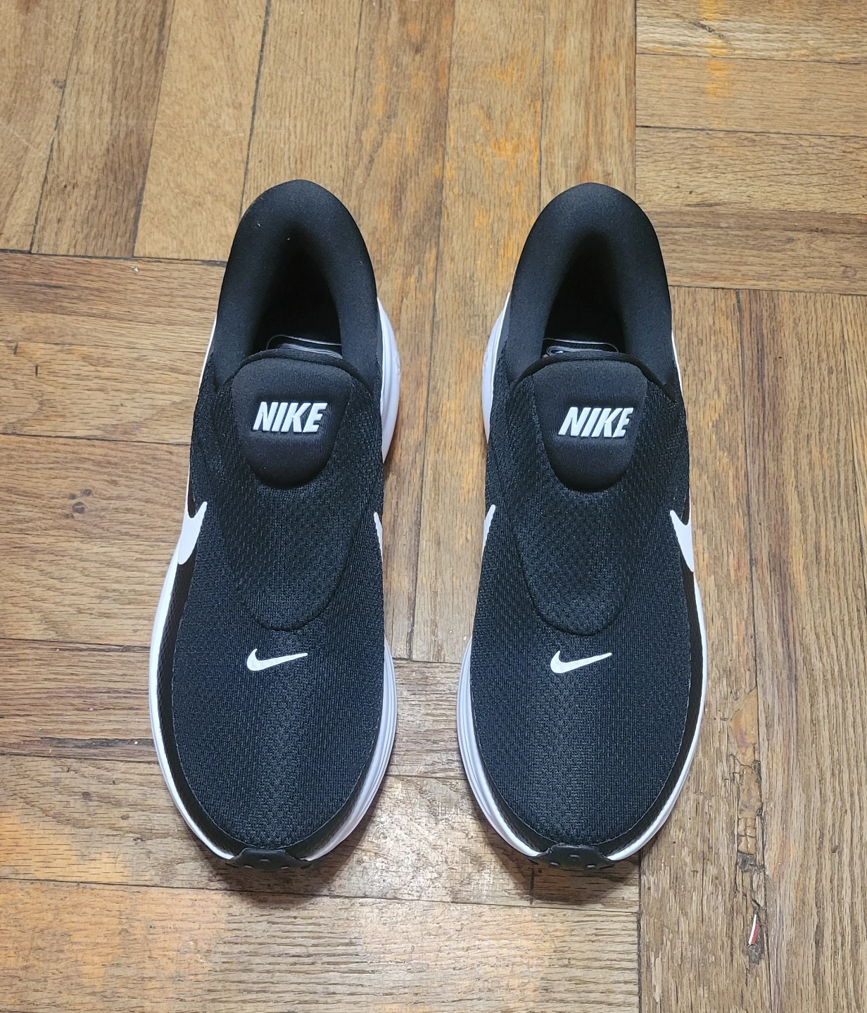Nike revolution Black/White Slip-On Shoes US 11 - photo 2