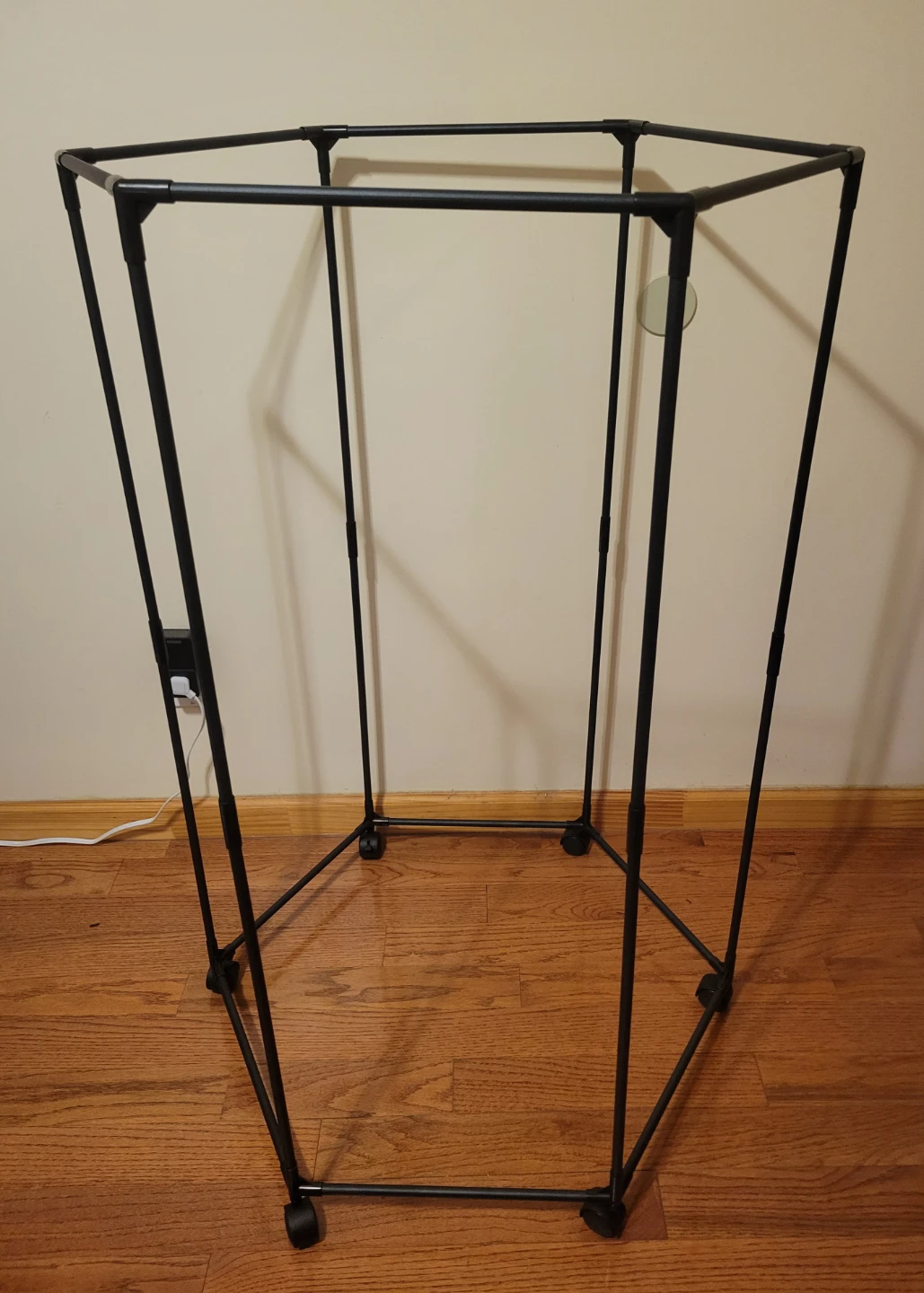 NEW Rotating Clothes Rack