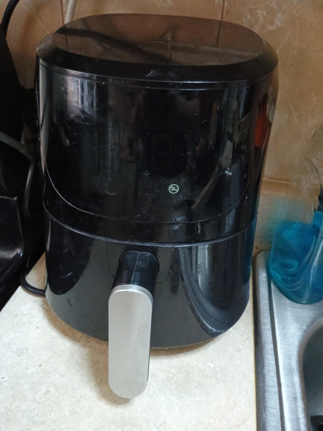 Black GE Air Fryer with Red Silicone Liner