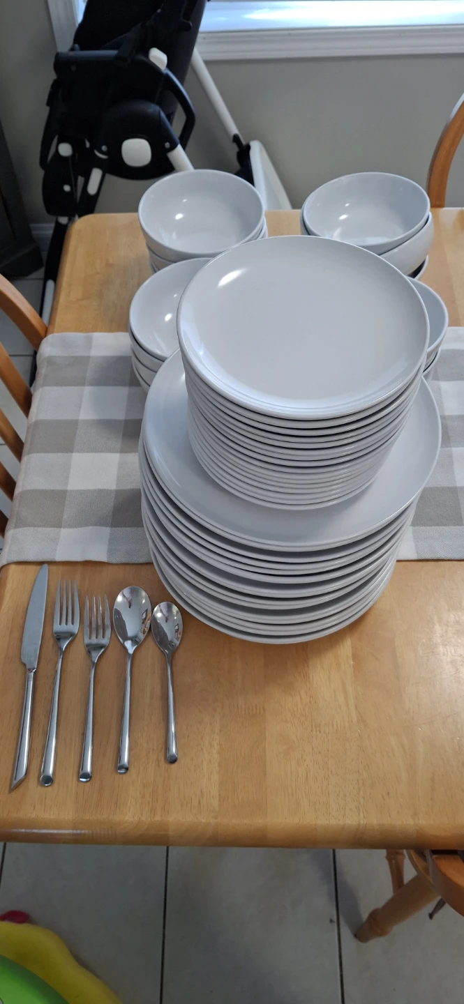 Plates and bowls - photo 2