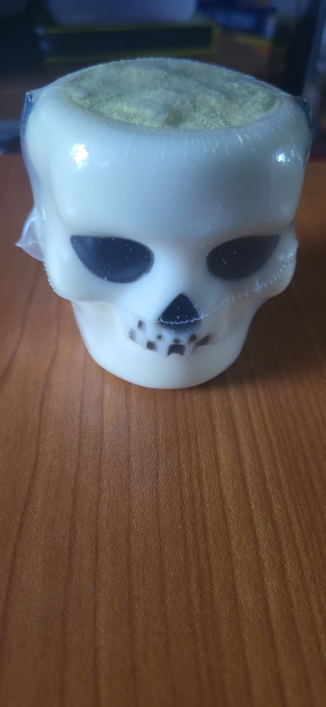 Lush skull bathbomb