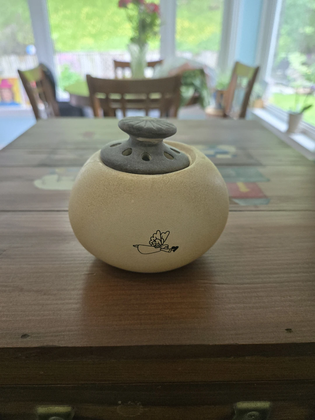 Ceramic tea light candle holder