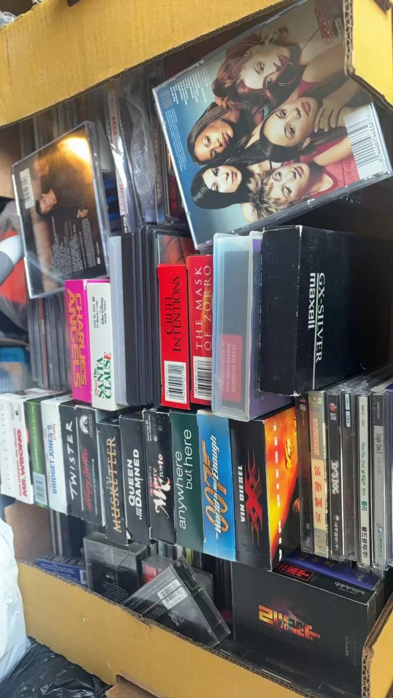 Various CDs and VHS tapes - photo 2