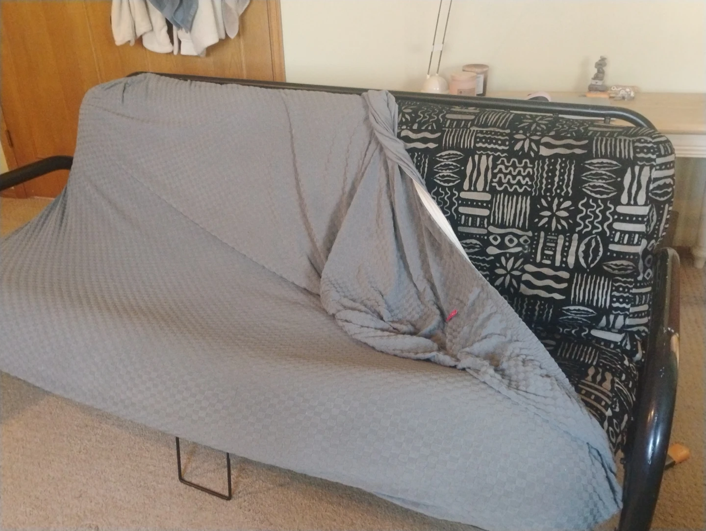Black metal futon + mattress and 2 covers - photo 2