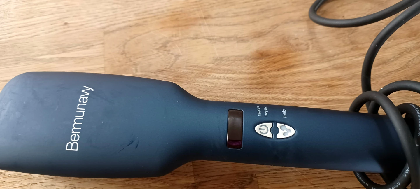 Bermunavy Hair Straightener Brush - photo 3