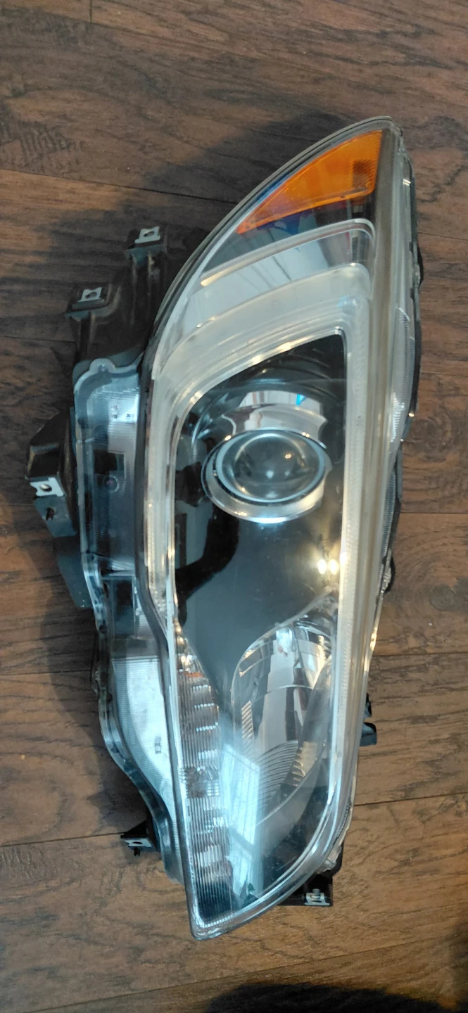 Subaru Halogen Headlight Assembly