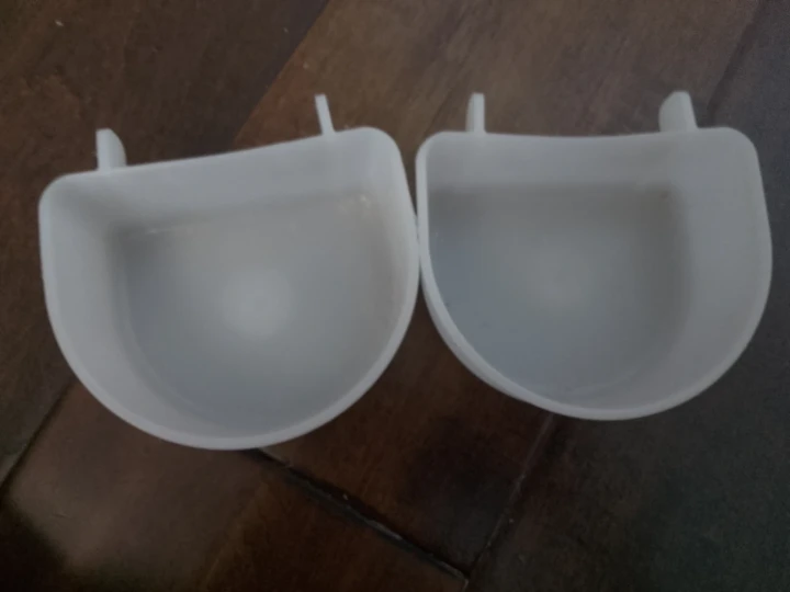 2 White Bird Feeder Cups ⚽