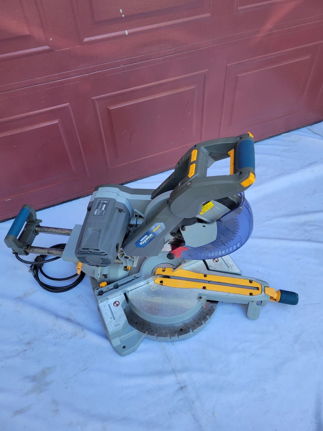 MAXIMUM 10" Dual-Bevel Sliding Compound Mitre Saw - photo 2