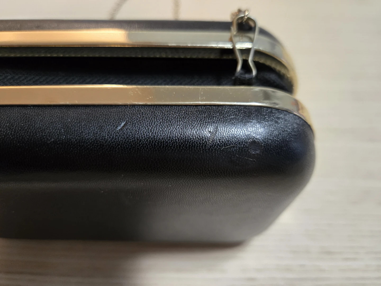 Black small clutch with chain strap - photo 4