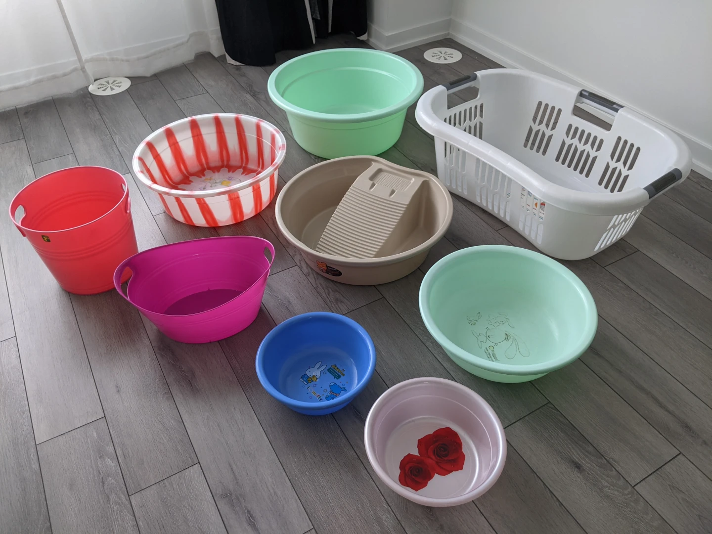 Assorted Plastic Basins, Bowls, and Laundry Basket - photo 4
