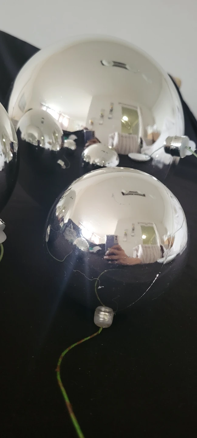 Set of 4 Silver Spherical Ornaments ⚽