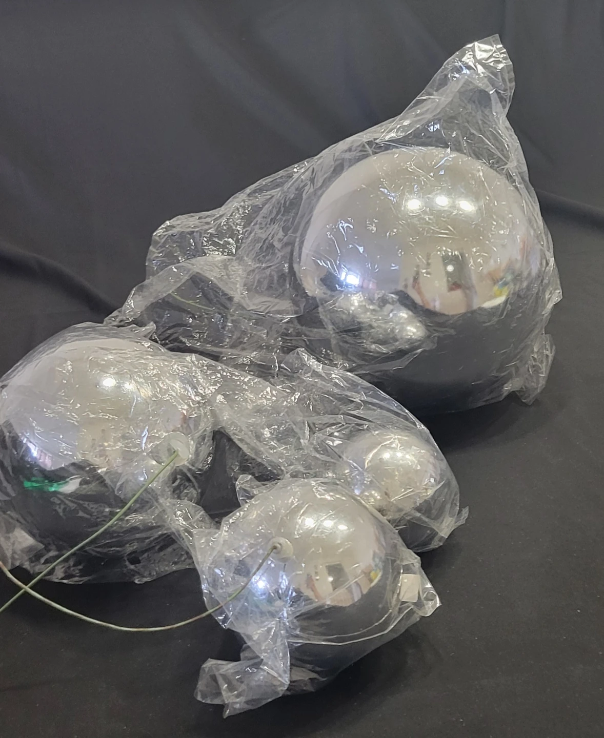 Set of 4 Silver Spherical Ornaments ⚽ - photo 5