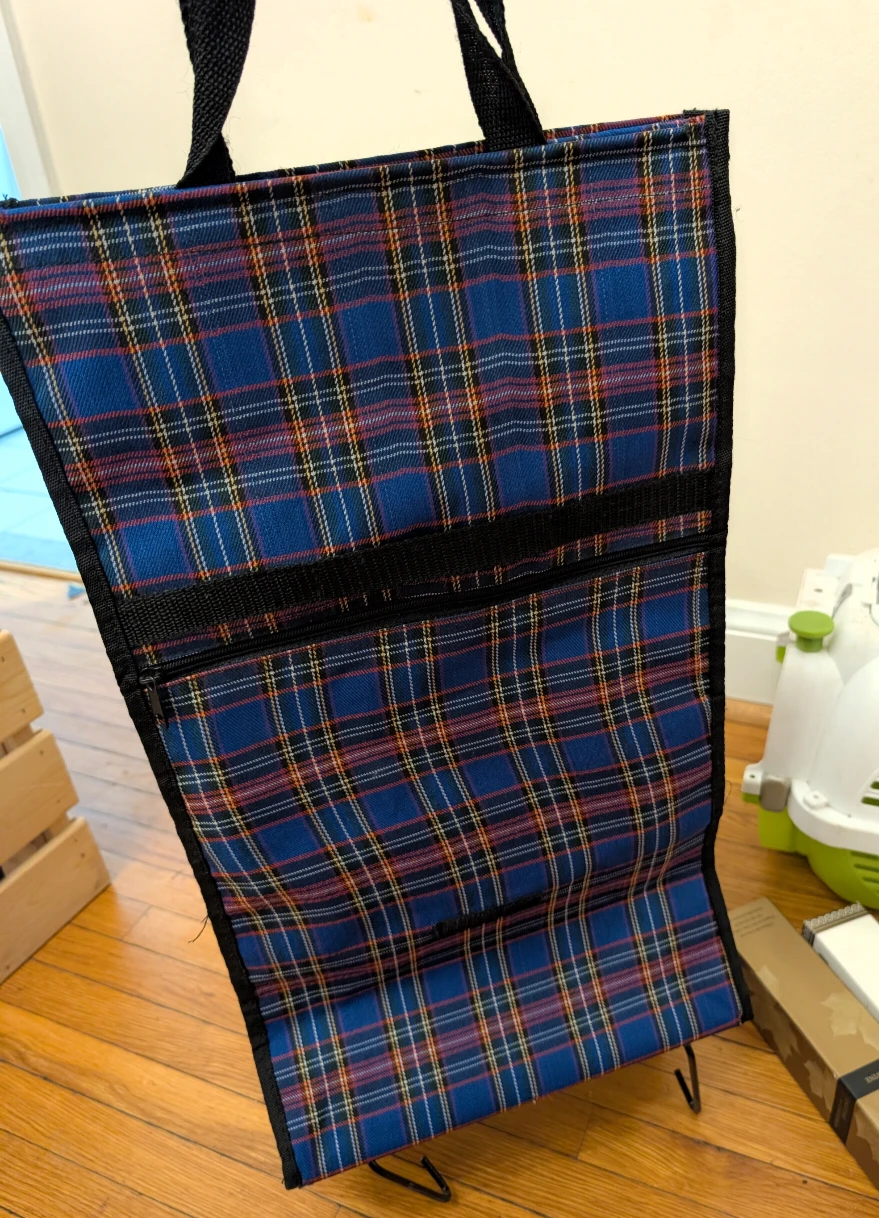 Tartan shopping bag with zipper pocket