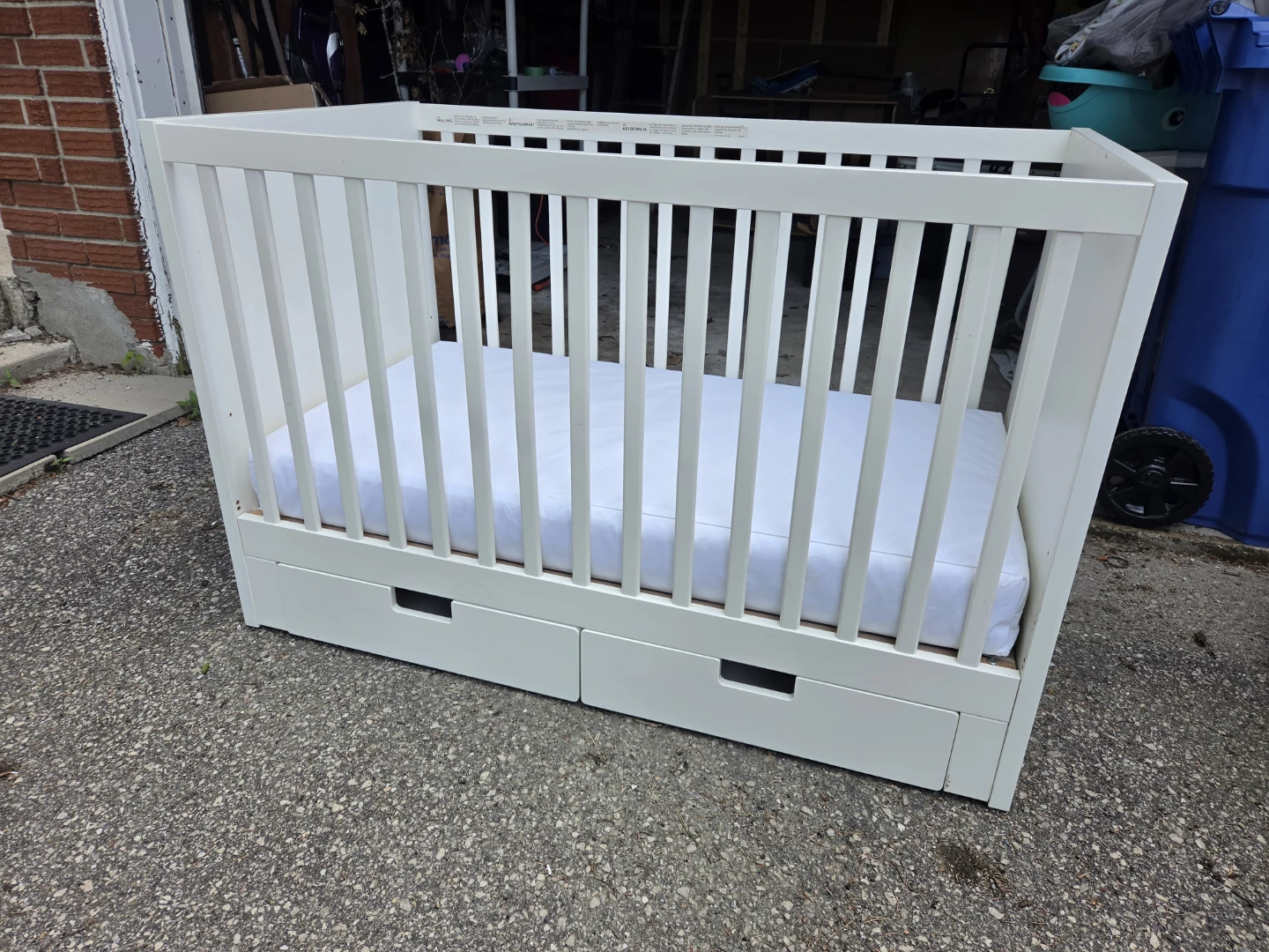 White Crib with Storage Drawers and Water Proof Matress