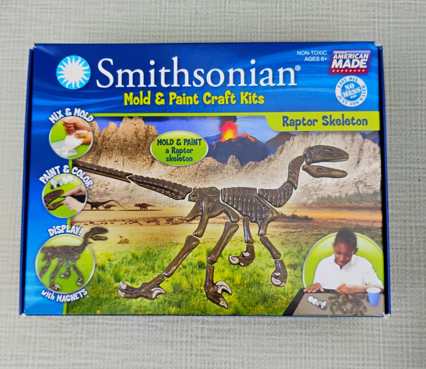 SMITHSONIAN DINOSAUR MOLD & PAINT “NON-TOXIC” CRAFT KIT