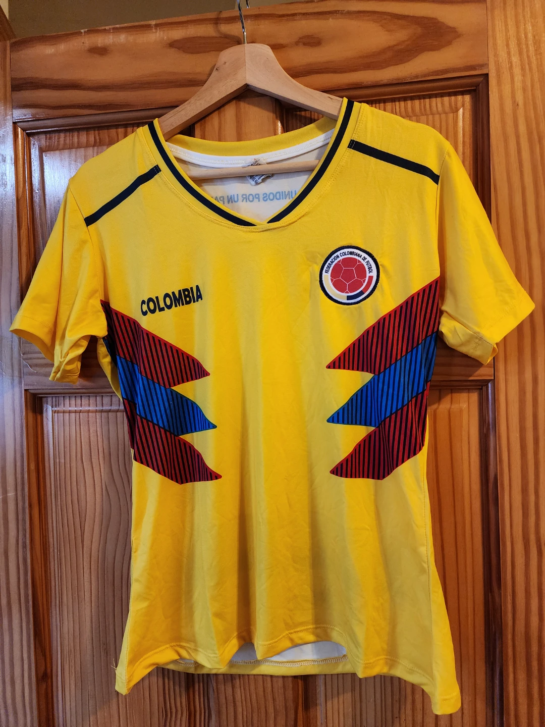 Colombia Soccer Jersey -Size Large