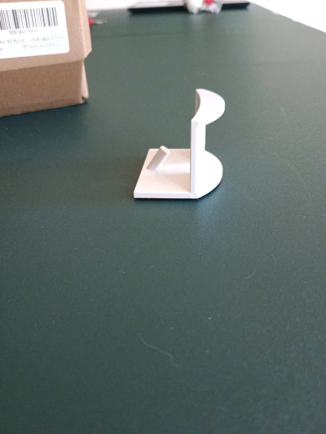 Adhesive hat hooks - photo 3