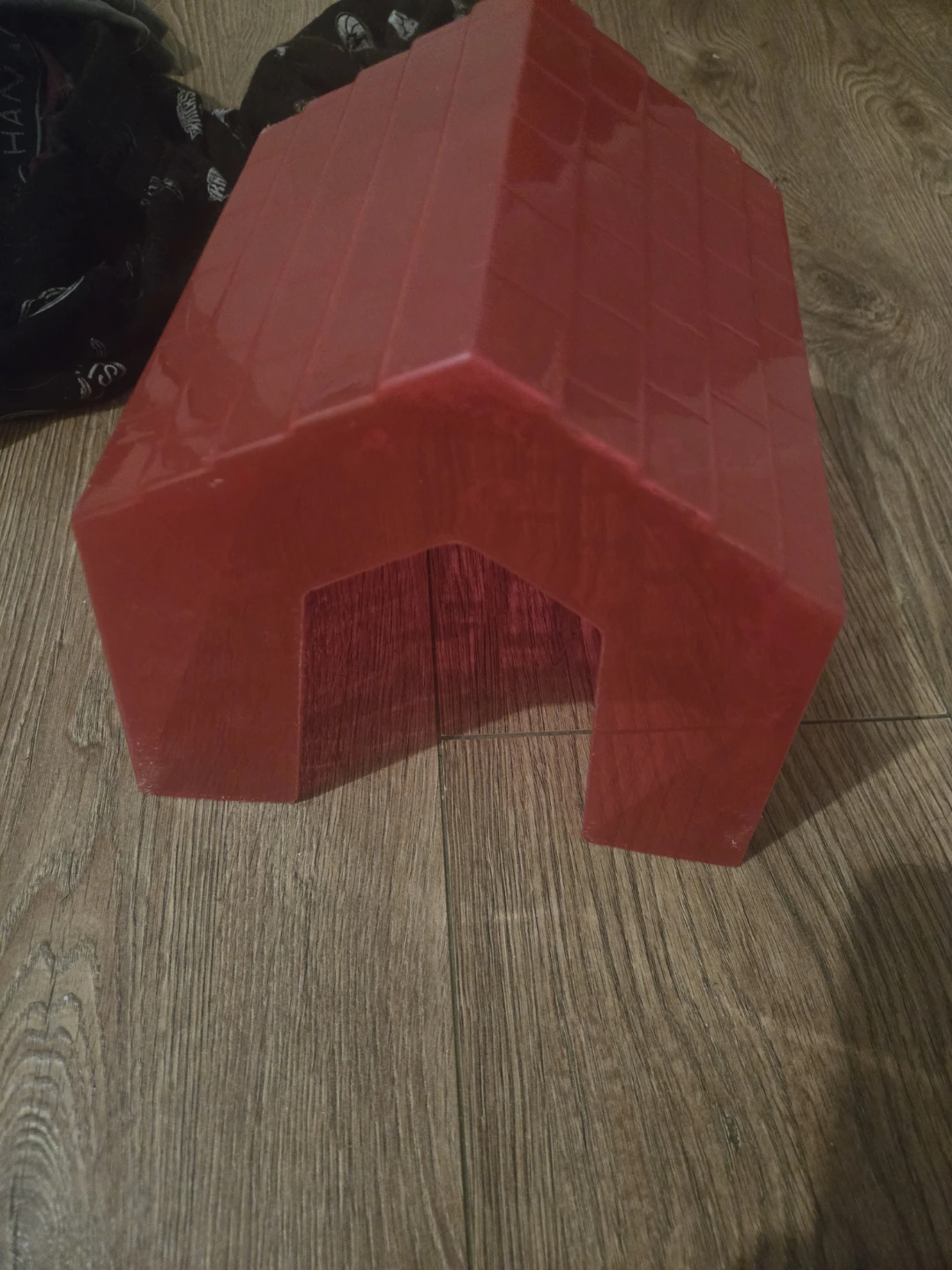 Red Plastic Pet House/Hideaway