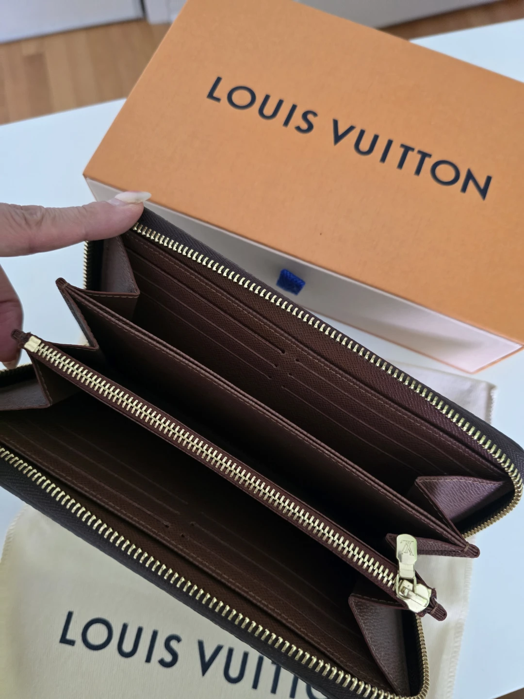 Louis Vuitton Monogram Zippered Wallet - photo 2