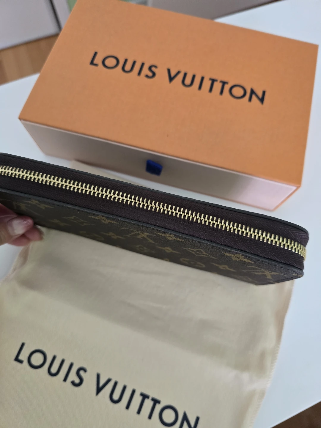 Louis Vuitton Monogram Zippered Wallet - photo 3