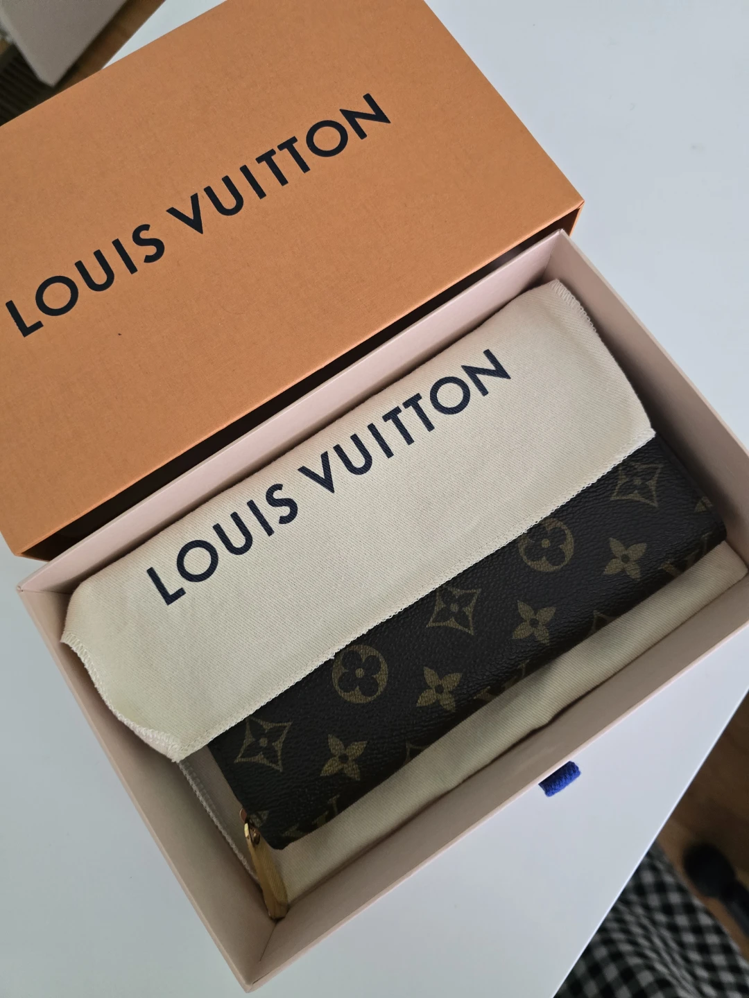 Louis Vuitton Monogram Zippered Wallet - photo 4