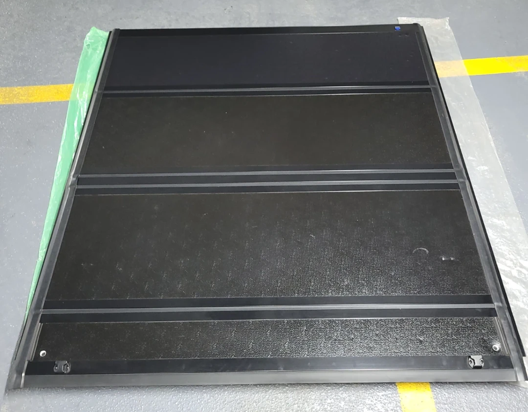 Mopar Folding Tonneau Cover (82215227AF)