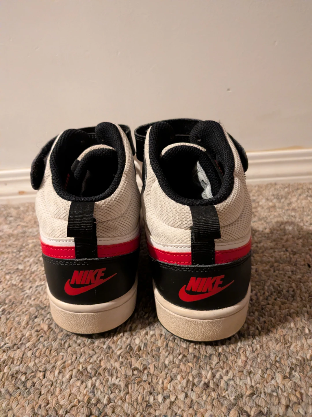 Size 6y Nike shoes - photo 4